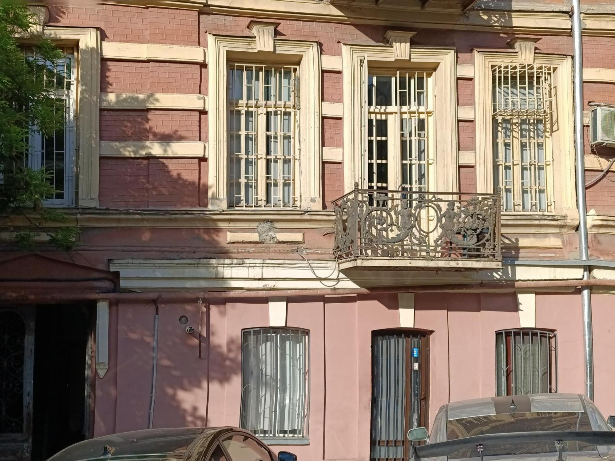J Square Hostel Tbilisi Ngoại thất bức ảnh