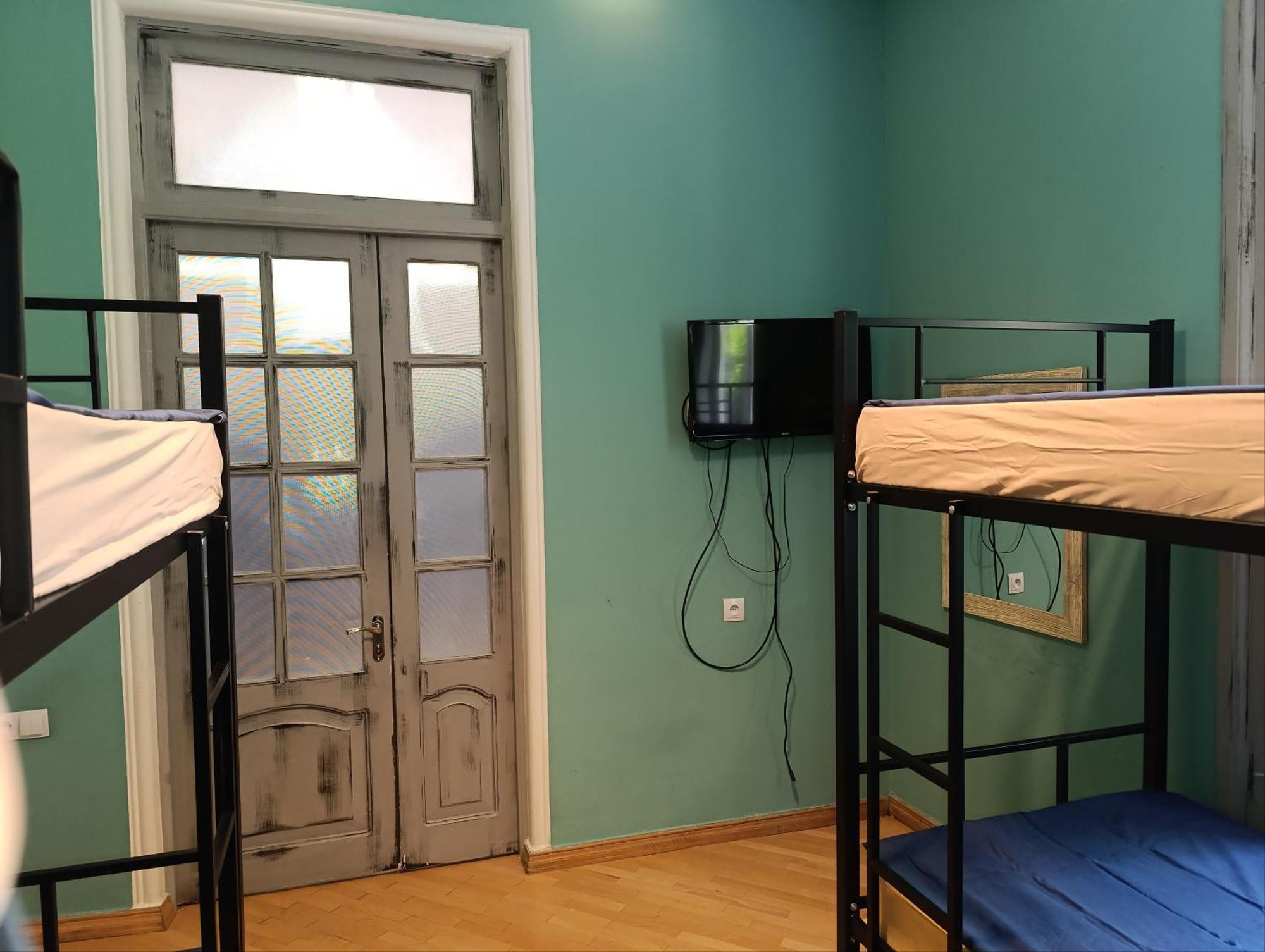 J Square Hostel Tbilisi Ngoại thất bức ảnh