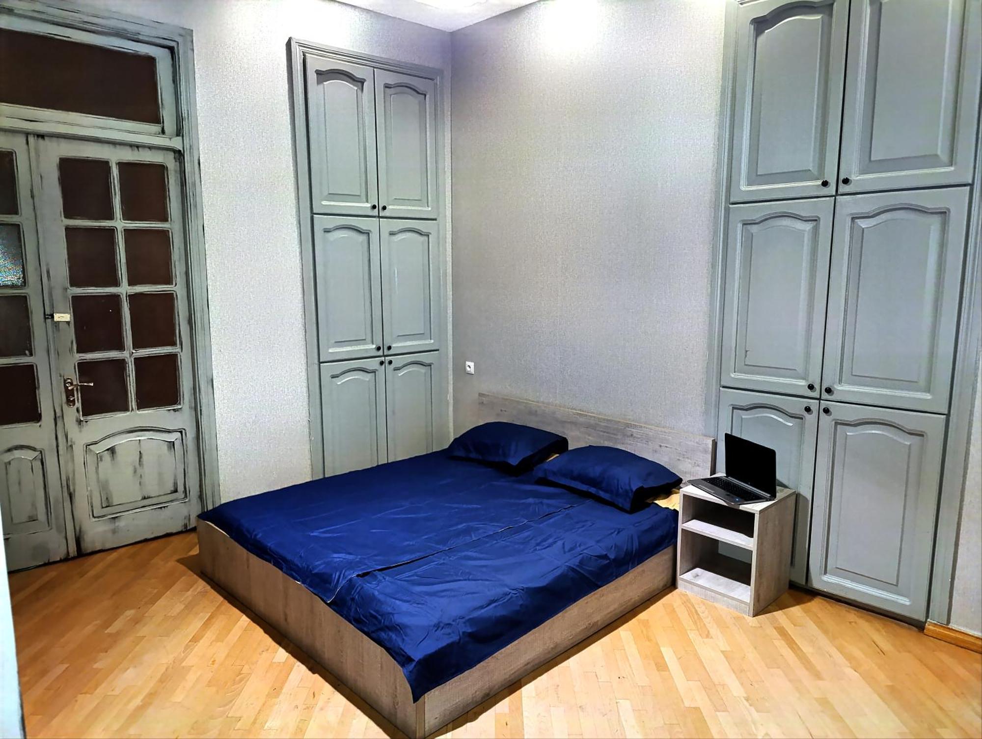 J Square Hostel Tbilisi Ngoại thất bức ảnh