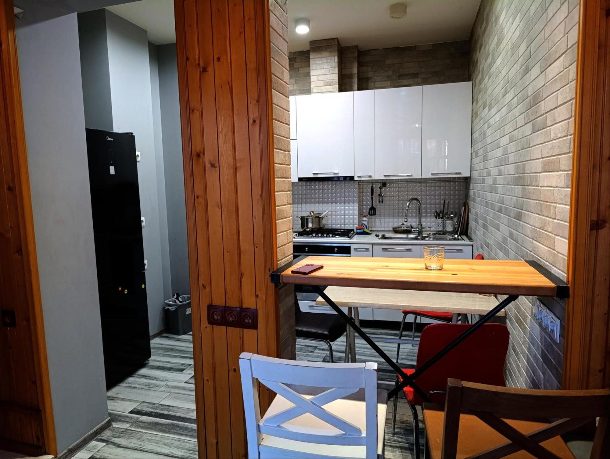 J Square Hostel Tbilisi Ngoại thất bức ảnh