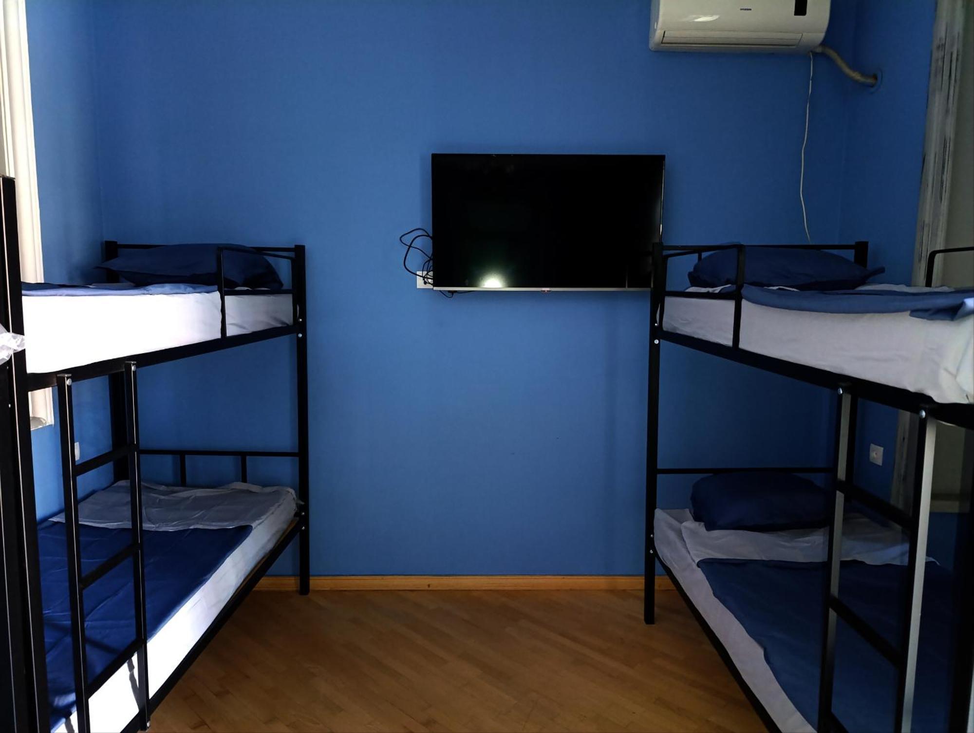 J Square Hostel Tbilisi Ngoại thất bức ảnh