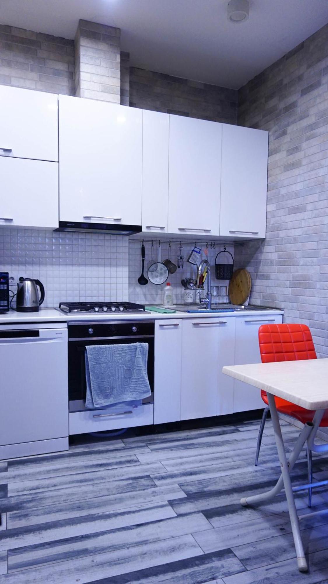J Square Hostel Tbilisi Ngoại thất bức ảnh