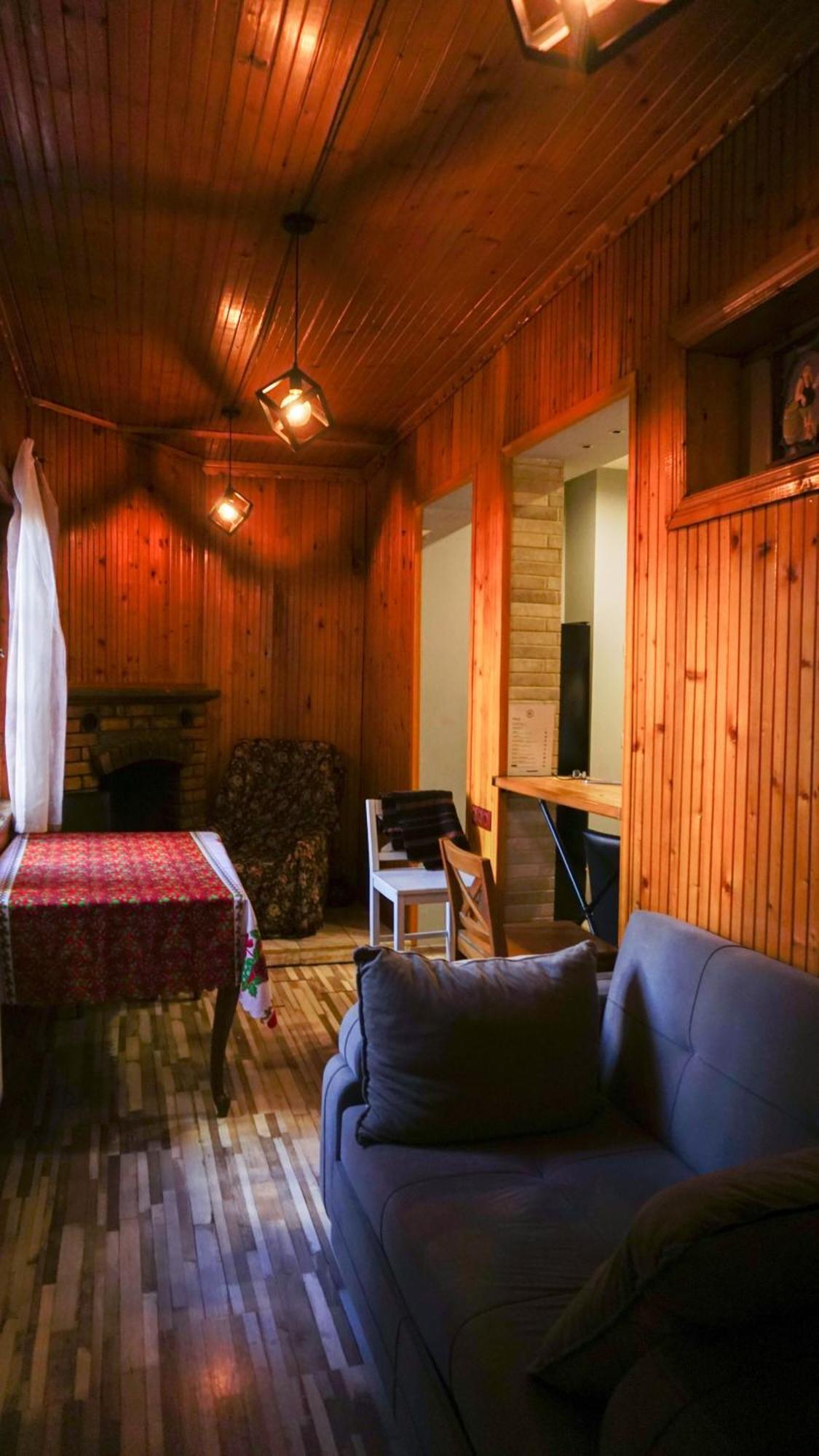 J Square Hostel Tbilisi Ngoại thất bức ảnh