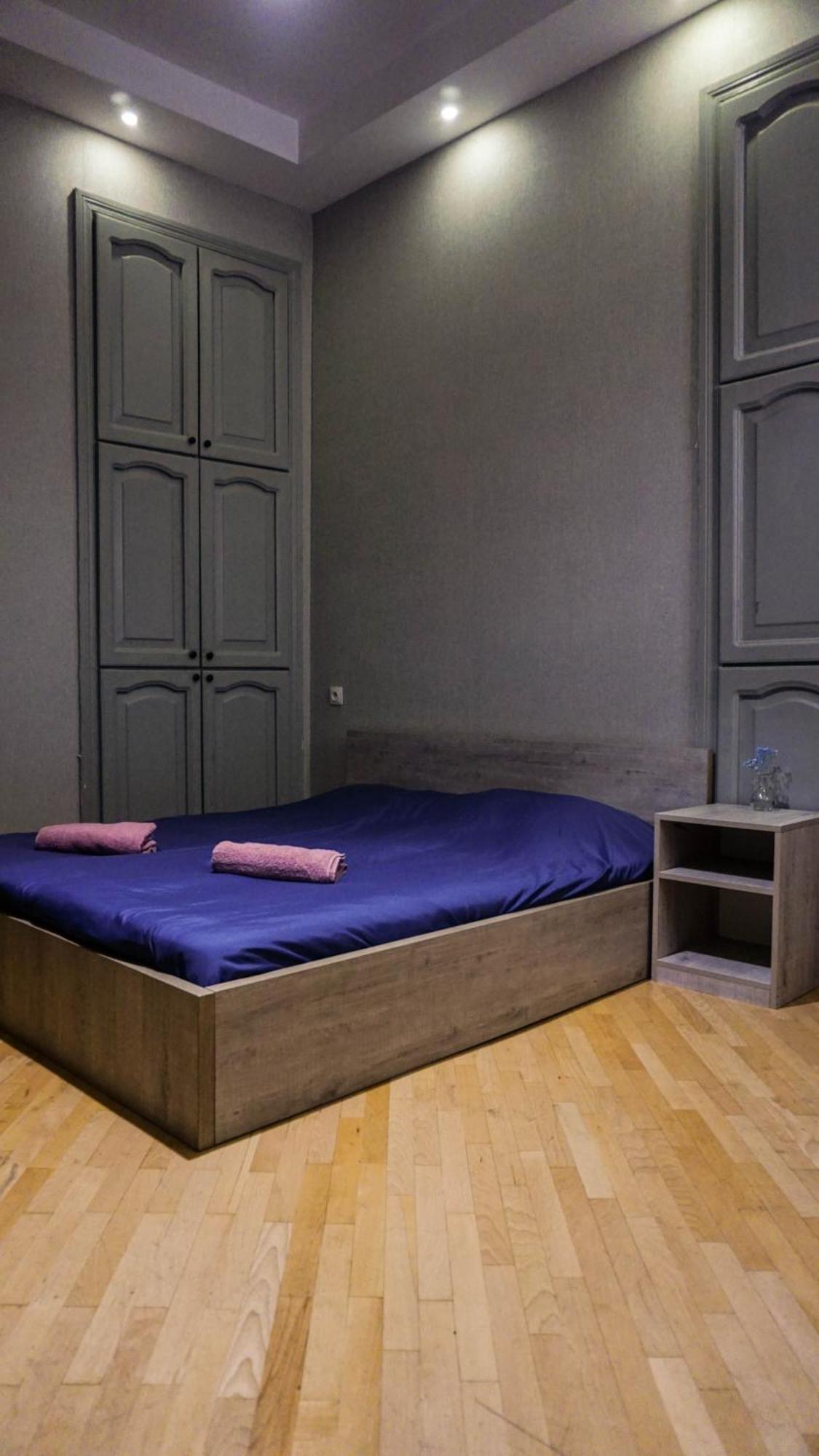 J Square Hostel Tbilisi Ngoại thất bức ảnh