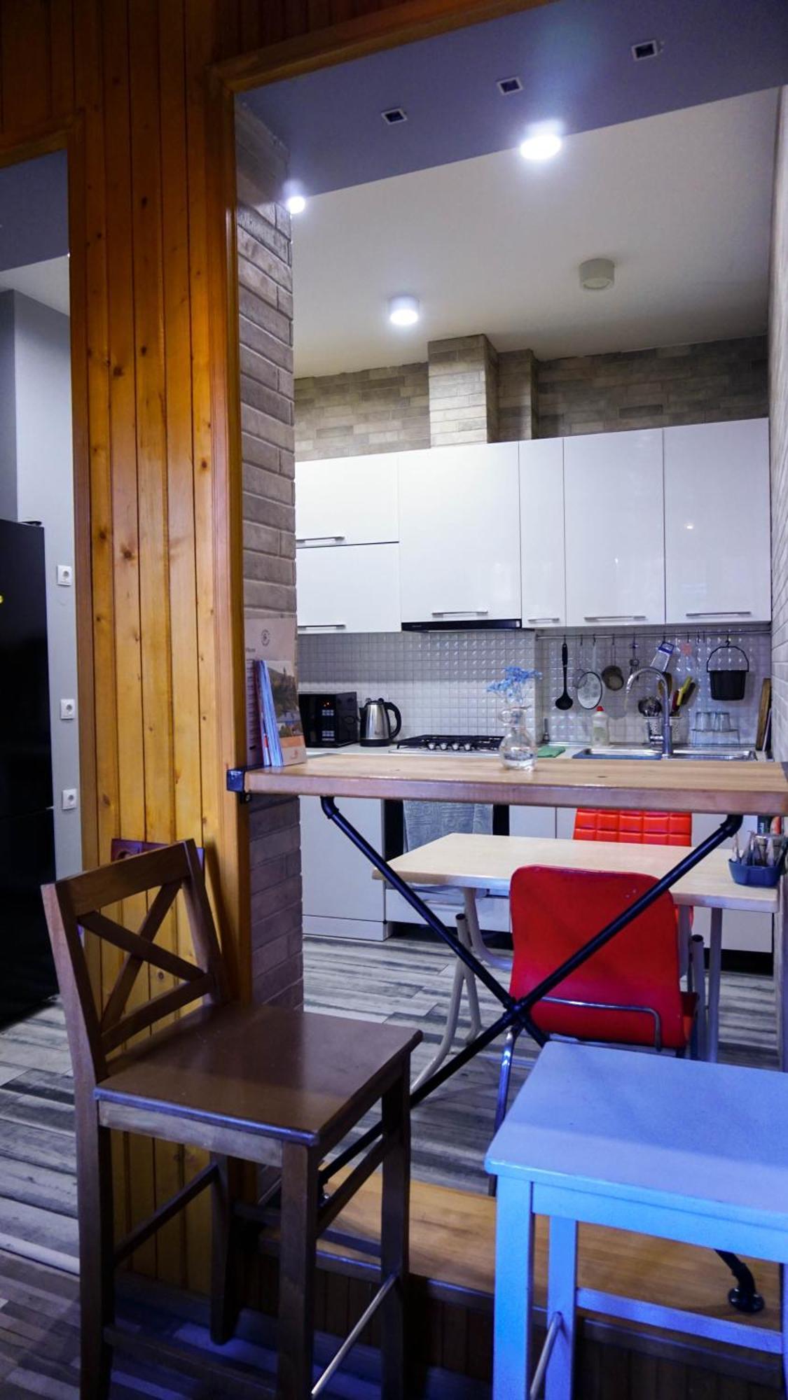 J Square Hostel Tbilisi Ngoại thất bức ảnh