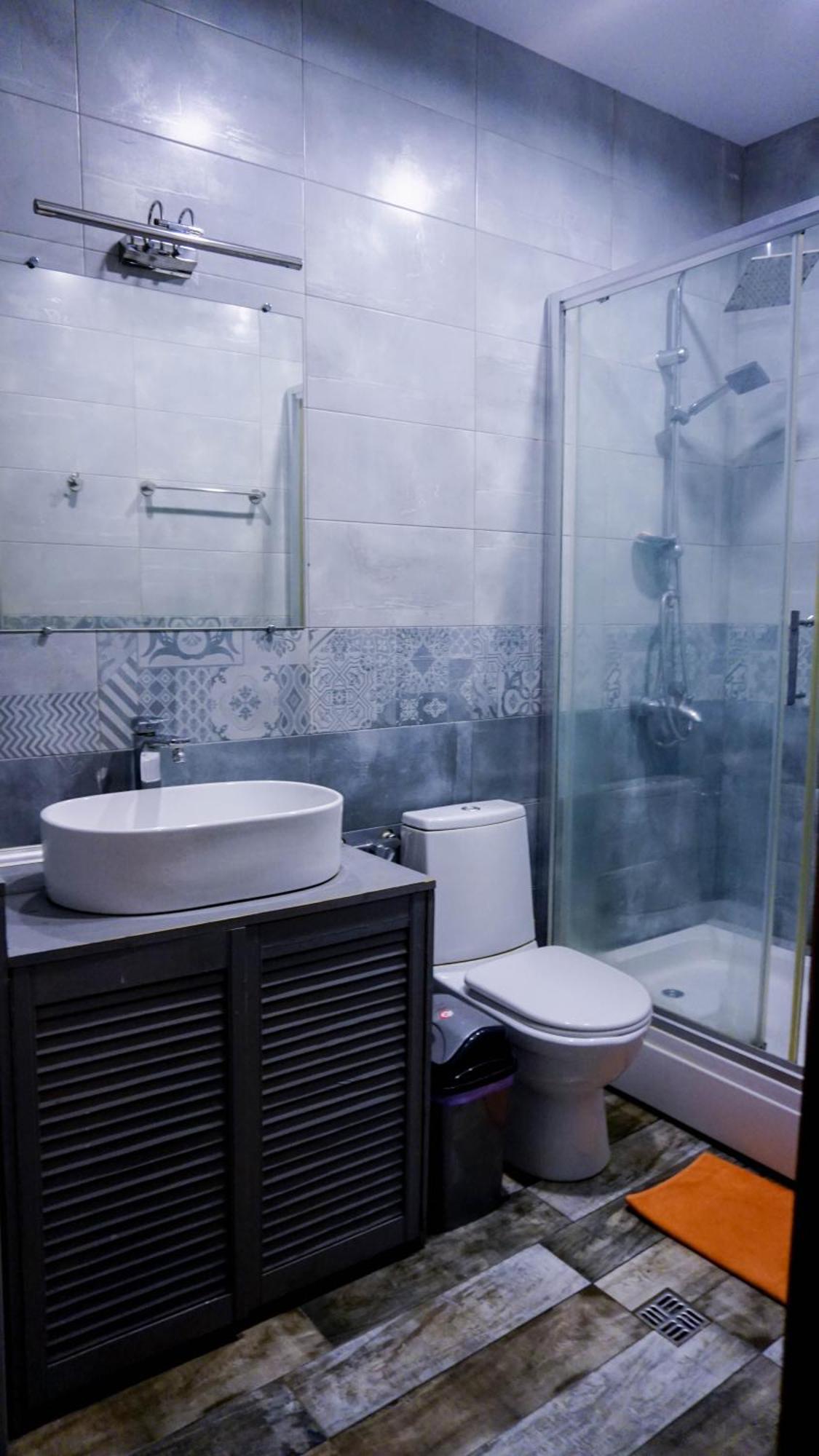 J Square Hostel Tbilisi Ngoại thất bức ảnh